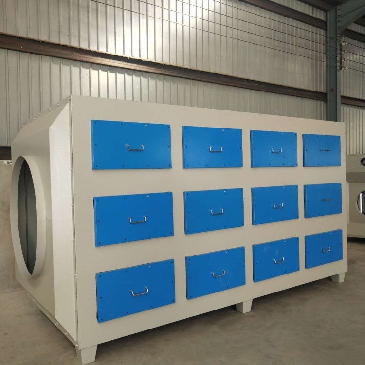 喷漆房<a href='/products/chuchen/jh/gongyefeiqichuli/' target='_blank' title='废气处理设备' ><strong>废气处理设备</strong></a>价格_油漆车间烟粉尘废气治理方案工艺小型喷漆房废气处理设备的工作原理 喷漆房废气处理设备价格_油漆车间烟粉尘废气治理方案工艺小型喷漆房废气处理设备的工作原理