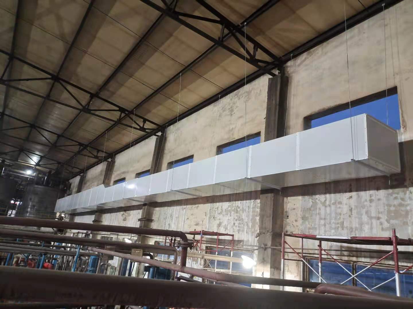 注塑车间降温解决方法 塑料厂车间降温_塑料厂车间降温设备批发乐动·体育（中国）官方网站方案-车间降温通风系统工程解决方法